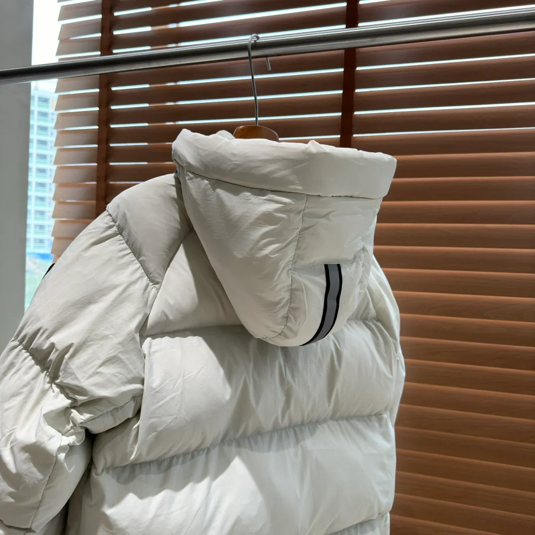 P780 Style No. Y110 𝗖𝗔𝗡𝗔𝗗𝗔 𝗚𝗢𝗢𝗦𝗘｜Canada Goose 𝗝𝘂𝗻𝗰𝘁𝗶𝗼𝗻Capsule Short Down Jacket/Ouyang Nana Generation 𝗦𝗶𝘇𝗲: 𝗫𝗦 𝗦 𝗠 𝗟 𝗫𝗟 Product color: black, white